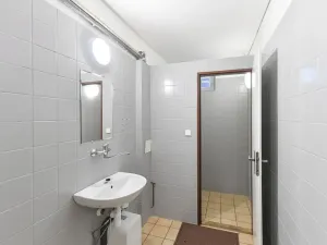 Pronájem kanceláře, Praha - Horní Počernice, Komárovská, 210 m2