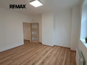 Pronájem bytu 2+kk, Praha - Podolí, Na hřebenech I, 38 m2