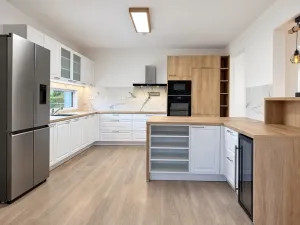 Prodej rodinného domu, Jesenice, Labutí, 238 m2