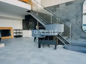 Pronájem obchodního prostoru, Praha - Žižkov, Jeseniova, 105 m2