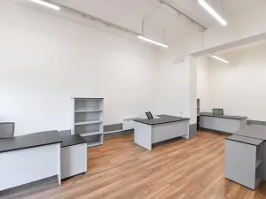 Prodej obchodního prostoru, Praha - Horní Počernice, Komárovská, 210 m2