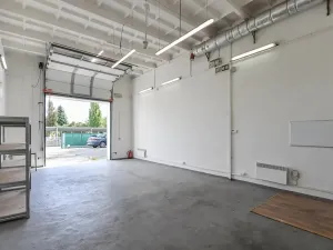 Prodej obchodního prostoru, Praha - Horní Počernice, Komárovská, 210 m2