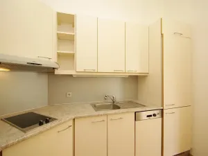 Pronájem kanceláře, Praha - Smíchov, Štefánikova, 82 m2