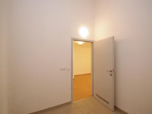 Pronájem kanceláře, Praha - Smíchov, Štefánikova, 82 m2