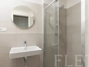 Pronájem bytu 1+kk, Praha - Karlín, Švarcova, 36 m2
