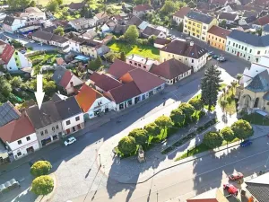Prodej komerční nemovitosti, Chlumec nad Cidlinou, Klicperovo náměstí, 262 m2