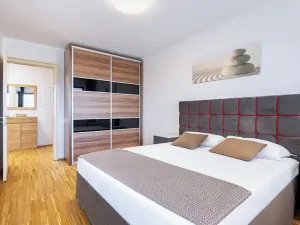 Pronájem bytu 2+kk, Praha - Karlín, Rohanské nábřeží, 60 m2