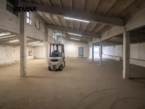 Pronájem skladu, Hovorany, 262 m2