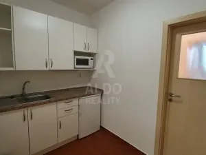 Pronájem kanceláře, České Budějovice, Husova tř., 89 m2
