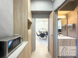 Prodej obchodního prostoru, Jesenice, V Roháči I., 109 m2