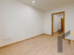 Pronájem bytu 2+kk, Praha - Kobylisy, Mirovická, 39 m2