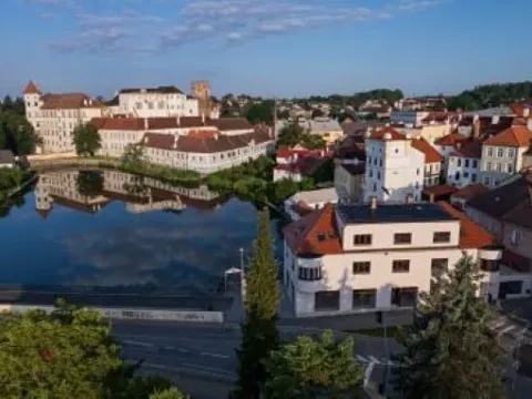 Pronájem bytu 2+kk, Jindřichův Hradec, Rybniční, 58 m2