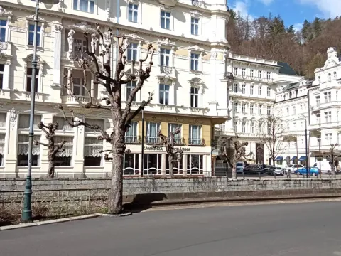 Prodej obchodního prostoru, Karlovy Vary, Mariánskolázeňská, 41 m2