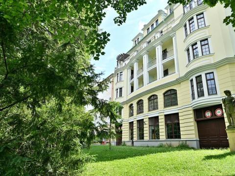 Prodej bytu 3+kk, Karlovy Vary, Zámecký vrch, 102 m2