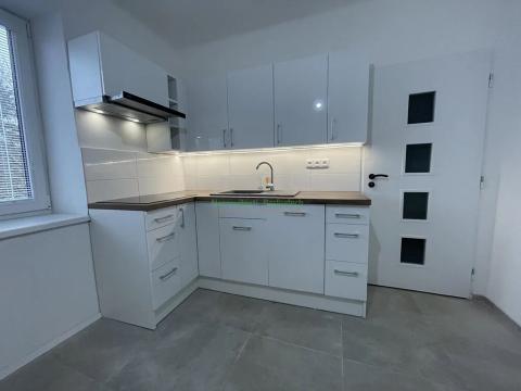 Prodej bytu 2+kk, Frenštát pod Radhoštěm, nám. Míru, 31 m2