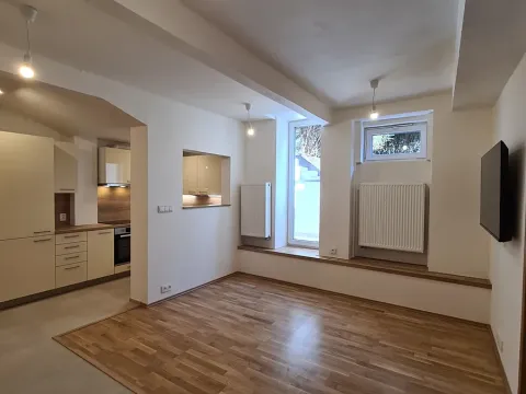 Pronájem bytu 3+kk, Praha - Vršovice, Karpatská, 55 m2