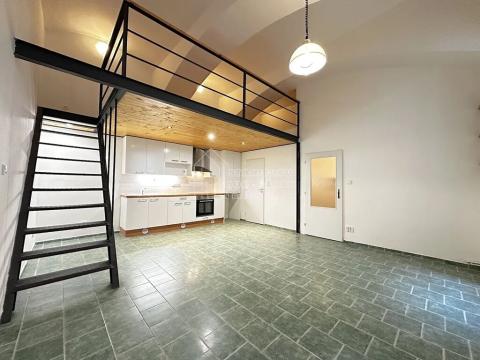 Pronájem atypického bytu, Praha - Karlín, Vítkova, 36 m2