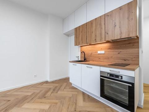 Pronájem bytu 1+kk, Praha - Vršovice, Karpatská, 29 m2