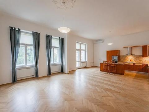 Pronájem bytu 4+kk, Praha - Nové Město, Na Moráni, 153 m2