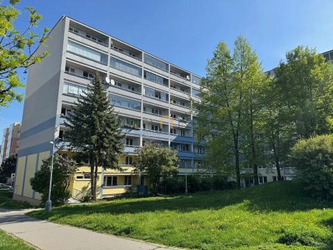 Prodej bytu 3+1, Praha - Řepy, Vondroušova, 77 m2