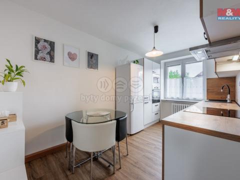 Prodej bytu 2+1, Karlovy Vary - Dvory, Lipová, 57 m2