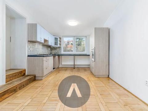 Pronájem bytu 3+kk, Brno, náměstí 28. října, 90 m2