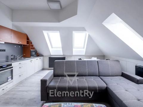 Pronájem bytu 3+kk, Hradec Králové, Resslova, 69 m2