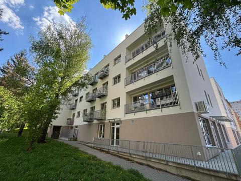 Pronájem bytu 1+kk, Zlín, Ševcovská, 37 m2