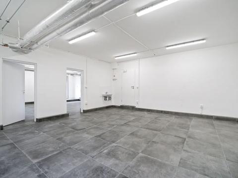 Pronájem obchodního prostoru, Praha - Kobylisy, Bergerova, 39 m2