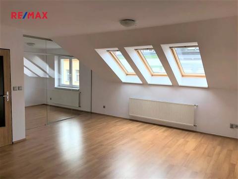 Pronájem bytu 2+kk, Plzeň, Houškova, 46 m2