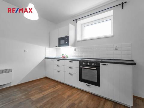 Pronájem bytu 1+kk, Praha - Holešovice, Ortenovo náměstí, 50 m2
