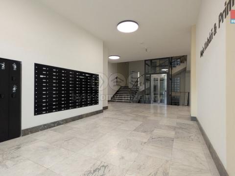 Pronájem bytu 1+kk, Praha - Vršovice, Kubánské náměstí, 19 m2