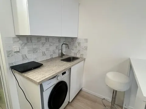 Pronájem bytu 1+kk, Praha - Vysočany, Poděbradská, 20 m2
