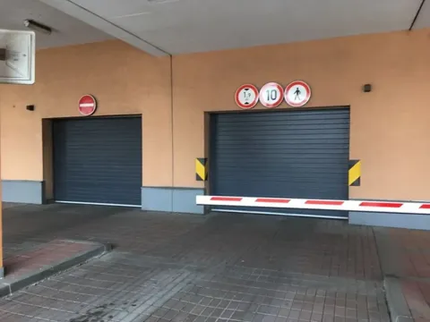 Pronájem garážového stání, Praha - Vysočany, Poděbradská, 12 m2