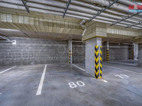 Pronájem garážového stání, Plzeň, Měděná, 10 m2
