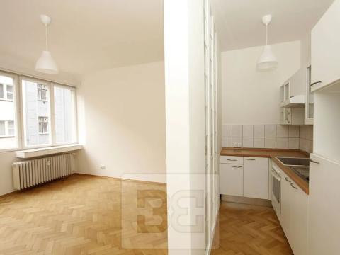 Pronájem bytu 1+kk, Praha - Holešovice, Vinařská, 36 m2