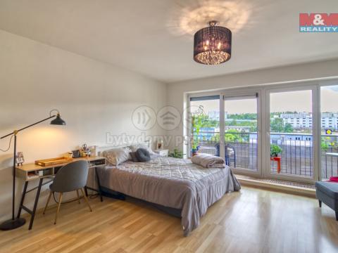 Pronájem bytu 1+kk, Praha, Na Harfě, 43 m2