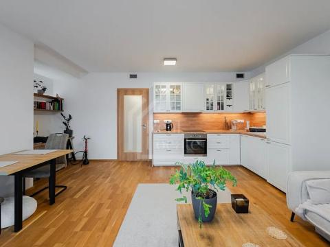 Pronájem bytu 2+kk, Praha - Vysočany, Smržových, 61 m2