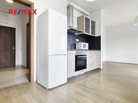 Pronájem bytu 1+kk, Praha - Vysočany, Pod Harfou, 32 m2