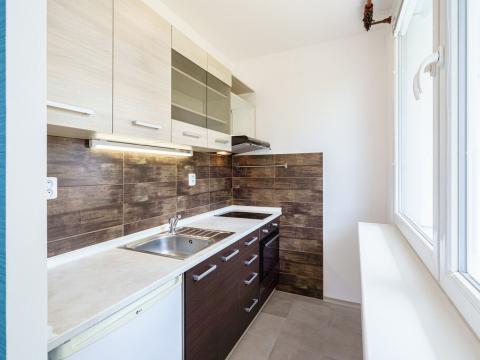 Pronájem bytu 1+kk, Praha - Prosek, Veltruská, 33 m2