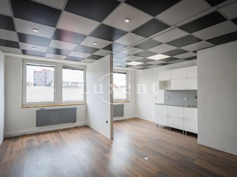 Pronájem kanceláře, Praha - Strašnice, Průběžná, 56 m2