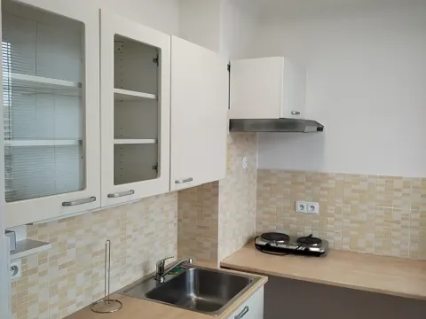 Pronájem bytu 1+kk, Pardubice, Valčíkova, 37 m2