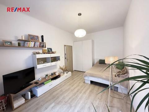 Pronájem bytu 2+kk, Praha - Vršovice, Holandská, 40 m2