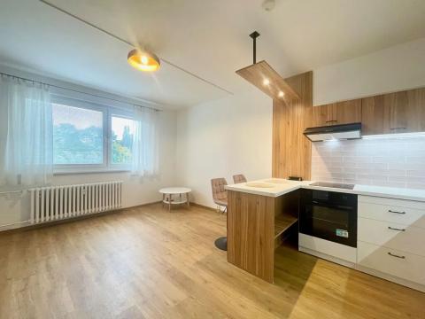 Pronájem bytu 2+kk, Jablonec nad Nisou, Mozartova, 43 m2