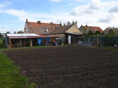 Dražba zahrady, Miroslav, 734 m2