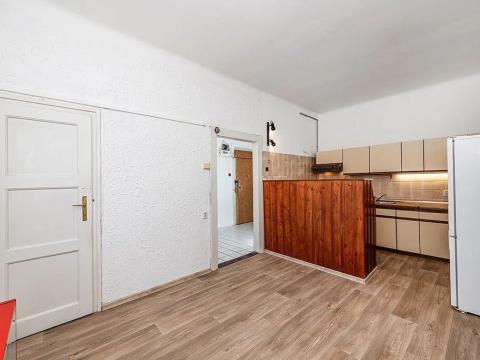 Pronájem bytu 1+1, Praha - Holešovice, Komunardů, 48 m2