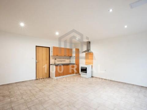 Pronájem bytu 2+kk, Nechanice, Husovo nám., 61 m2