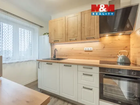 Prodej bytu 3+1, Hostivice, Školská, 61 m2