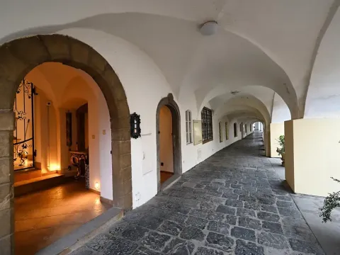 Pronájem obchodního prostoru, Praha - Malá Strana, Maltézské náměstí, 71 m2