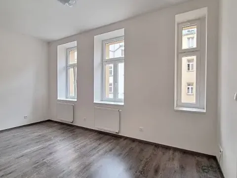 Pronájem bytu 2+kk, Praha - Holešovice, Na Maninách, 46 m2